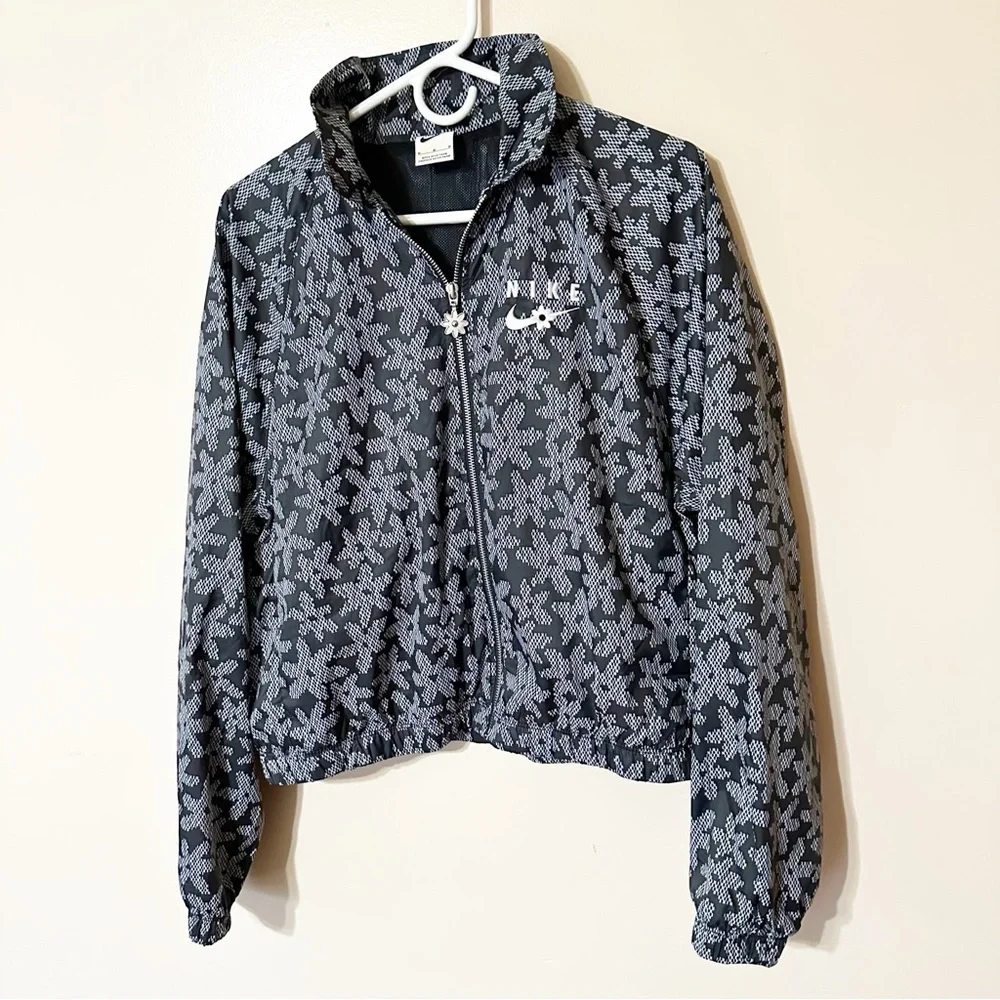 Nike Sportswear AOP Sport Daisy Black White Jacket Women’s Size Medium